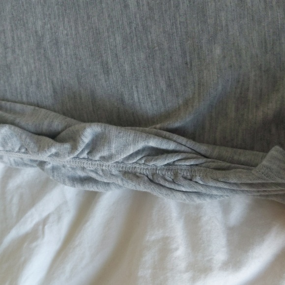 Woman's workout tank - Picture 2 of 3